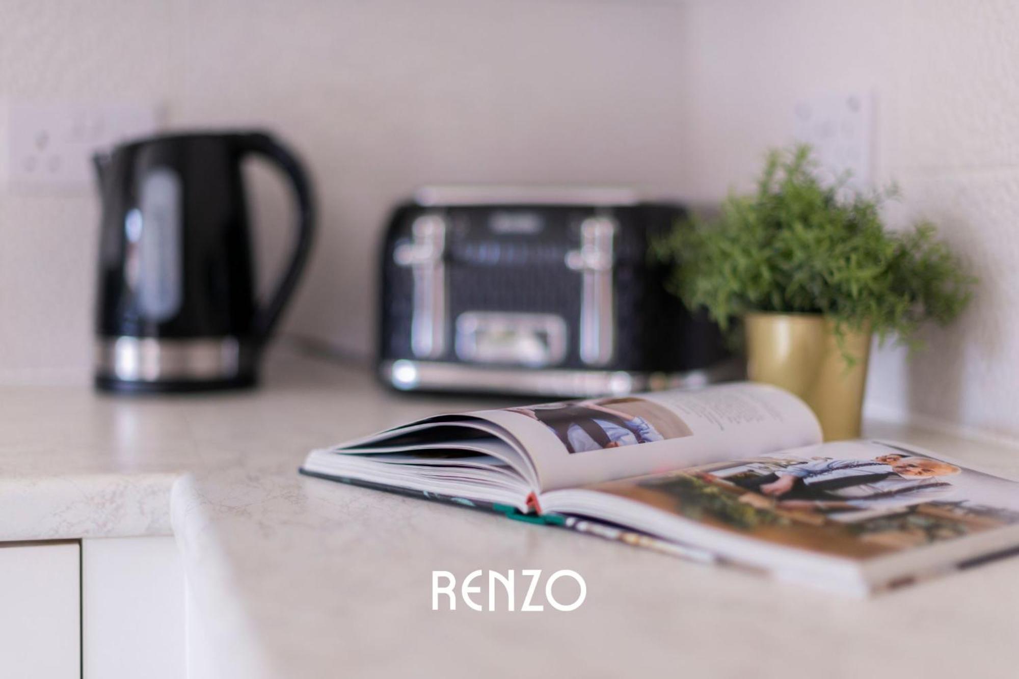 Gorgeous 4-bed In By Renzo, Free Driveway Parking, Great Location!